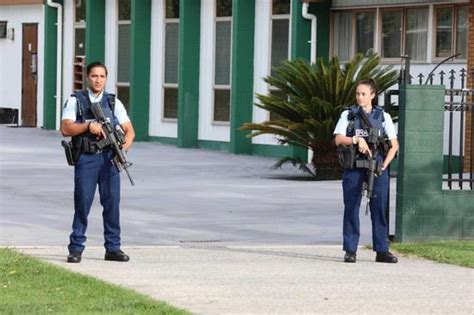 新西兰恐袭枪手直播行凶并发自白书 将成恐袭新常态？_手机新浪网