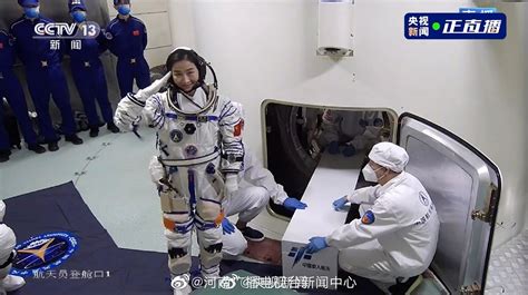 中国首位女航天员刘洋出征太空-中新网