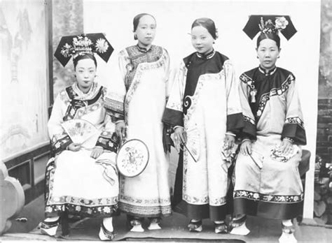一组真实的清朝贵族妇女老照片 - 派谷照片修复翻新上色