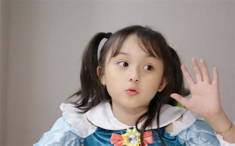 韩国可爱童星郑彩恩甜美装（一）_中国童装网