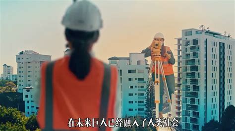 一群50米高的女巨人，融入人类社会，每天上班只能站公司大楼外_腾讯视频