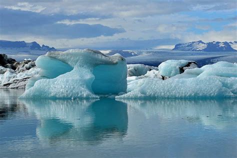全球变暖导致的融化冰川高清图片下载-正版图片600713288-摄图网