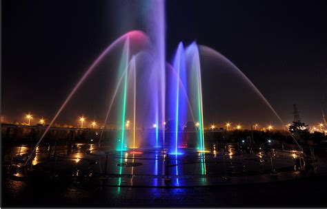 西安LED音乐喷泉灯光设计让喷出来的水都带有颜色_手电筒_照明 ...