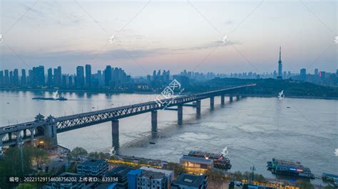 武汉长江大桥夜景高清图片下载-正版图片500498481-摄图网
