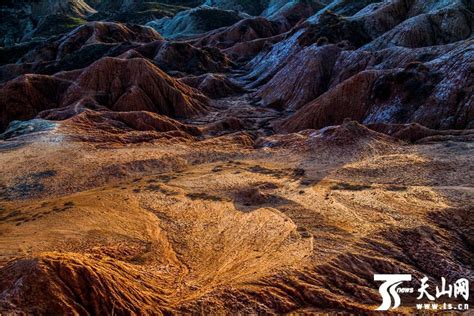 【地质奇观世界最大的泥火山....石广元摄影摄影图片】新疆乌苏生态摄影_太平洋电脑网摄影部落