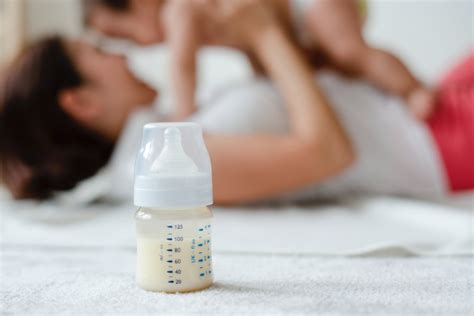 婴儿吃奶量计算公式（喂完母乳的宝宝还能吃60ml奶粉）-幼儿百科-魔术铺