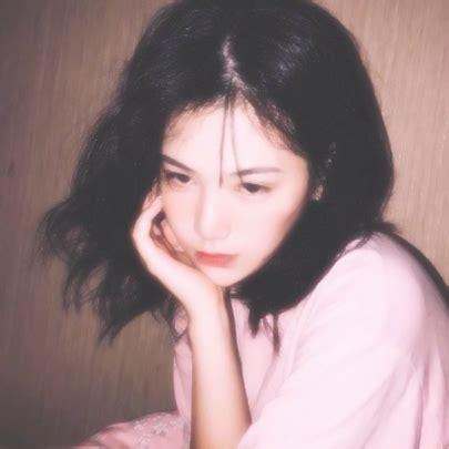 中短发温柔女生头像