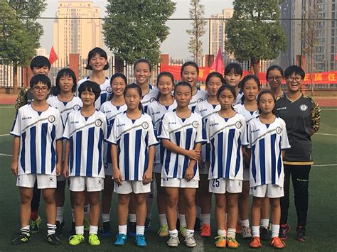 我校女足获得第一届中国青少年足球联赛女子U17组决赛冠军-社团活动-济南市历城第二中学