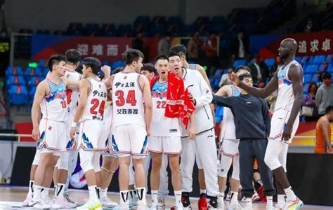 新疆男篮30+15大外正式归队，邱彪组建豪华阵容，冲击总冠军