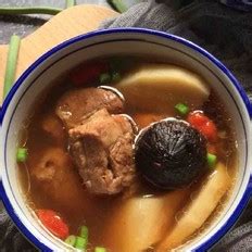 黑蒜排骨汤,黑蒜排骨汤的家常做法 - 美食杰黑蒜排骨汤做法大全