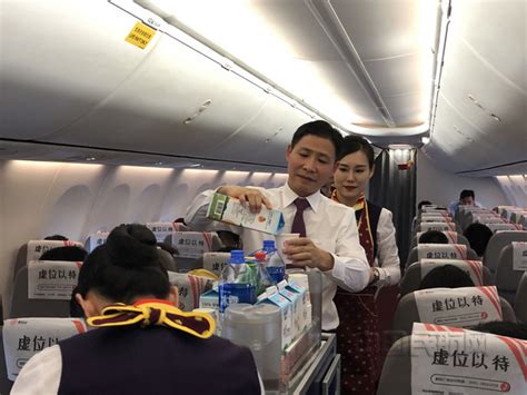 福州航空董事长延续海航传统上机为旅客服务-中国民航网