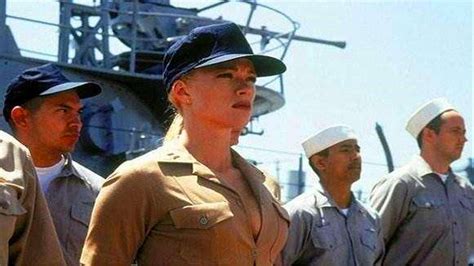 海大国防生与法国女兵面对面：我校国防生参观法国军舰