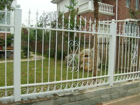 铁艺护栏、铁艺护栏、铁艺大门、铁艺楼梯扶手、铁艺栏杆、铁艺围栏的产品案例