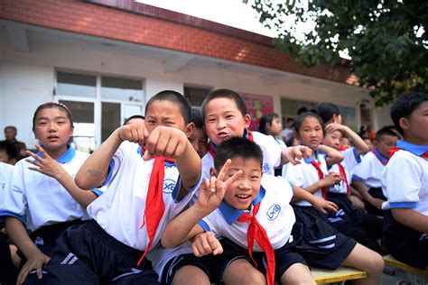 童心同乐，共筑七彩梦——新之航传媒集团走进新之航希望小学共享精彩联欢-新之航传媒科技集团有限公司