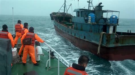 台媒：台湾渔船晚上航行撞翻基里巴斯渔船 船头严重毁损_凤凰网