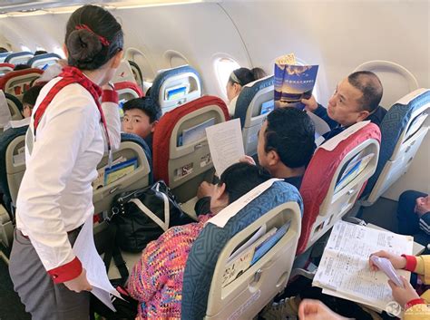 战疫情 温情在客舱 东航四川分公司客舱乘务组倾心服务旅客 - 中国民用航空网