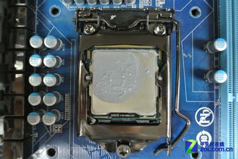 电脑CPU散热为什么要涂抹导热硅脂？
