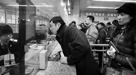 武昌火车站增开21号和22号两个农民工专售窗口_武汉_新闻中心_长江网_cjn.cn