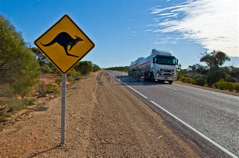 回顾上世纪的“自动驾驶”卡车 看“公路火车”如何连通澳大利亚内陆 - 知乎