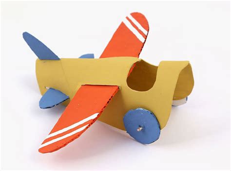 卷纸筒DIY制作可爱的小飞机 - 环保手工 - 咿咿呀呀儿童手工网