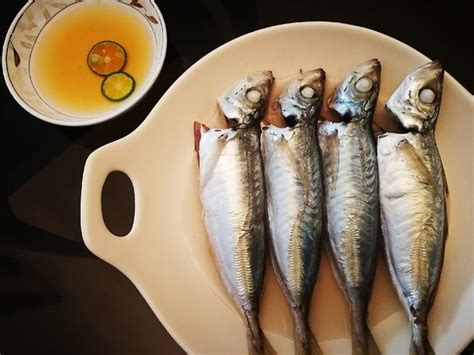 【半煎煮东山巴浪鱼的做法步骤图，怎么做好吃】胖鼠家_下厨房