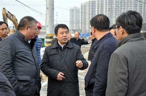 泰州市市长史立军察看扬州路改造工程-济南城建集团有限公司