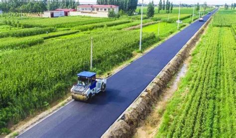信阳邢集镇：新修的公路为何裂纹很大，路边山体滑坡造成安全隐患 - 知乎