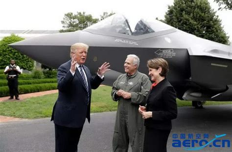 特朗普在白宫检阅F-35隐形战机 开心坏了_航空翻译_飞行翻译_民航翻译_蓝天飞行翻译公司