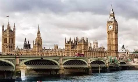 英国最有“代表性”的建筑，伊丽莎白塔，伦敦标志性建筑|钟楼|大本钟|伊丽莎白塔_新浪新闻
