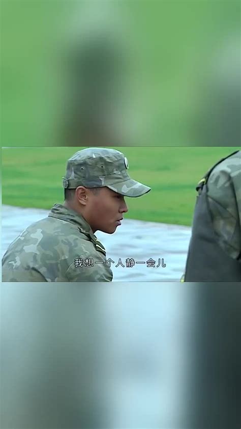士兵突击：成才被老A淘汰，要回到草原五班，许三多送他瞄准镜_新浪新闻