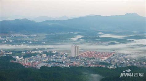 丹霞山位于广东省韶关市仁化县境内，是广东省面积最大风景区