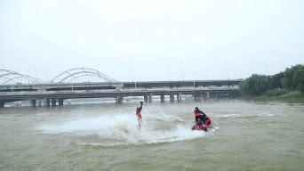 海南亲水运动季摩托艇邀请赛三亚开幕 上演水上“速度与激情”-三亚新闻网-南海网