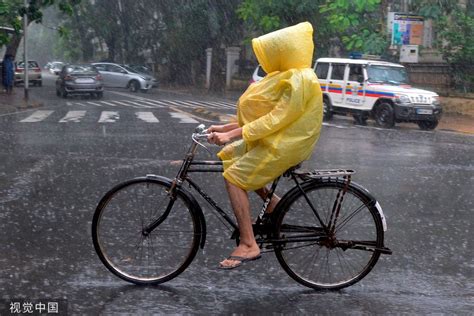 雨水背景下印度公路高清图片下载-正版图片504951414-摄图网