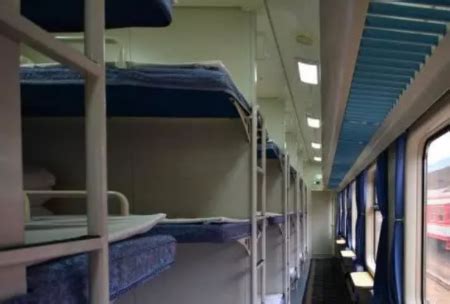 夏天火车卧铺上铺冷还是下铺冷-夏天坐火车怎么选卧铺位置-趣丁网