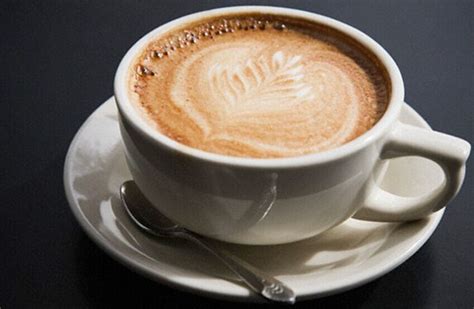 喝功能饮料会诱发猝死？专家提醒过量摄入咖啡因有风险