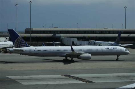 历史上的今天3月7日_2008年中国南方航空6901号班机（波音757）遭遇爆炸未遂，备降兰州中川机场，无人伤亡。