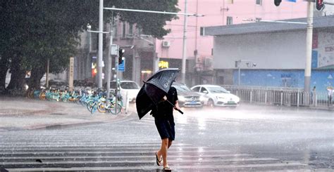四川成都附近突现“台风”，多地暴雨倾盆！分析：要特别小心