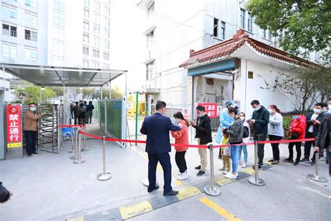 直击上海开放个人核酸检测首日：分时段预约，随到随检，50个检测点形成“闭环”防线