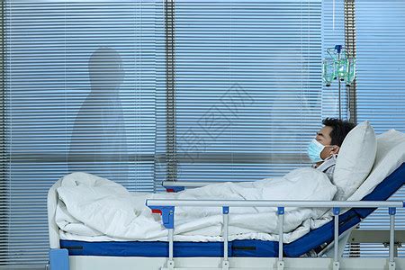 男病人坐在医院病床高清图片下载-正版图片501386960-摄图网