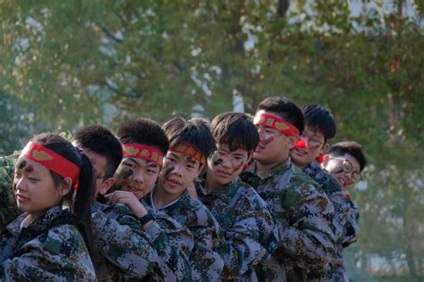 组图：中国女兵换发新军装 威武之中有秀美（3）--军事--人民网