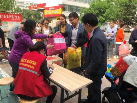 学院青年志愿者协会向开封市义工协会捐赠衣物4000余件-河南开封科技传媒学院文明网