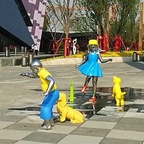 城市广场阳光女孩雕塑 - 惠州市纪元园林景观工程有限公司