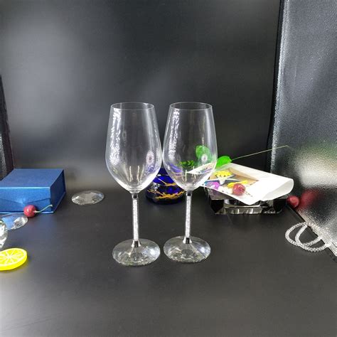 如何使用C4D建模立体的红酒杯 使用C4D建模红酒杯的具体教程 - 系统之家
