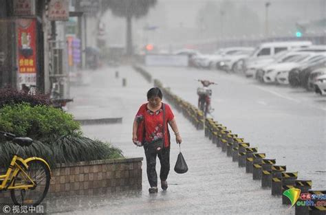 武汉迎来暴雨多处道路被淹如河流 【2】--图片频道--人民网