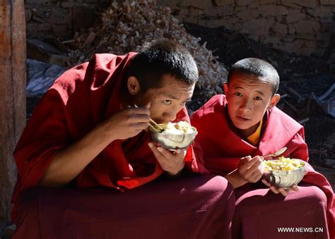 Life of young monks in Tibet[9]- Chinadaily.com.cn
