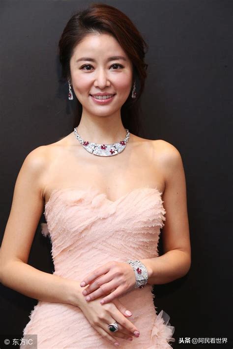 她是香港最美三级女星，与吴镇宇同居8年，后嫁入豪门成人生赢家