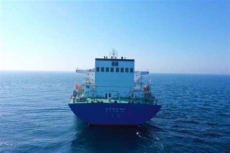 全球首艘10万吨级大型养殖工船“国信1号”青岛出坞下水 将打造远海养殖“中国样本”_齐鲁网