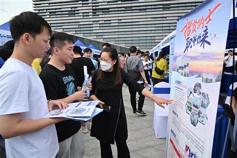 国际商务与旅游学院一行走访芜湖市人才发展集团
