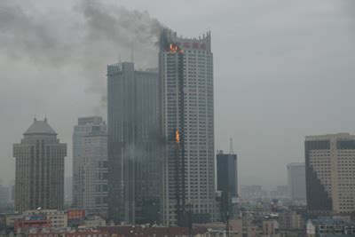 南京国际大厦着火-搜狐新闻