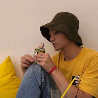 非主流头像黄色男头